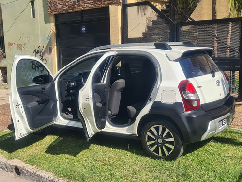Toyota Etios 1.5 Cross