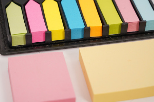 13 Estuches Con Notas Y Banderas Adhesivas Incluye Pluma Kit