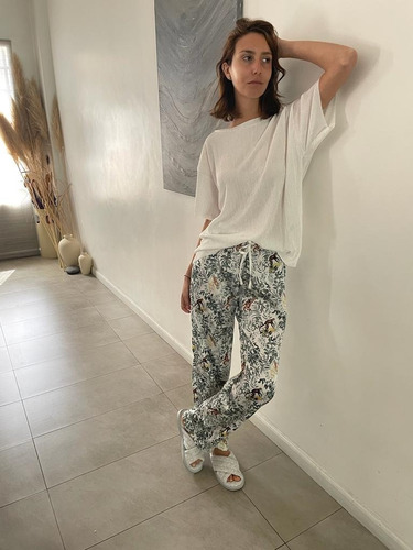 Imagen 3 de 6 de Conjunto Pijama Joelle Blanco Saten Estampado Elegante Jelue