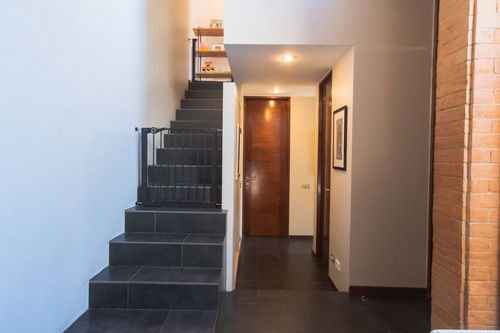 Luminosa Casa En Seguro Condominio, No Perimetral