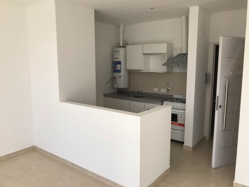 Imagen 5 de 12 de Departamento Con Balcón Sobre Avellaneda