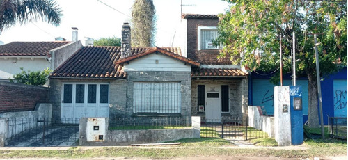 Casa En Venta - 2 Dormitorios 1 Baño - 900mts2 - Manuel B. Gonnet, La Plata