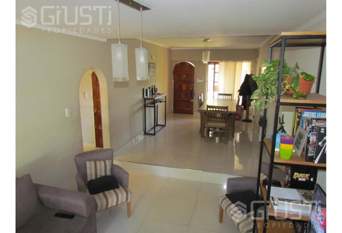 Casa En Venta 3 Ambientes .apta Crédito Castelar Sur