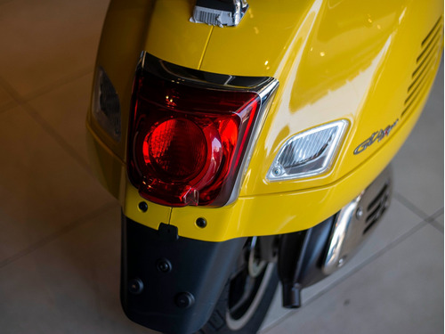 Vespa Gts 300 Super 2023 Amarilla Entrega Hoy