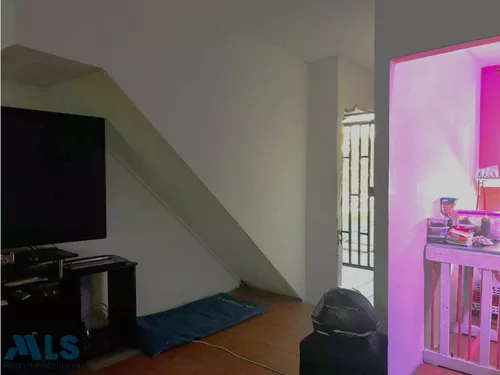 Casa 3 Niveles Con Opotunidad De Ampliación(mls#248282)