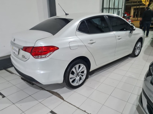 Imagen 3 de 8 de Citroen C4 Lounge Hdi 2015