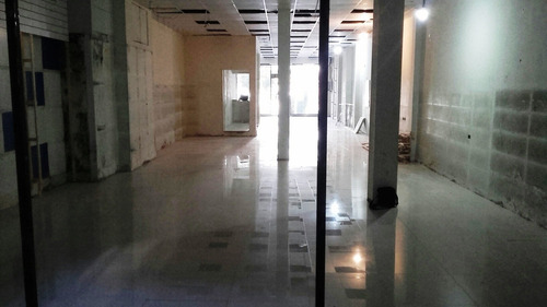 Hermoso Local 280 M2. Sobre Av. Cabildo 2400 Sin Expensa
