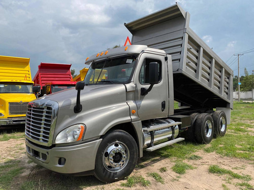Imagen 1 de 13 de Camion De Volteo De 14 Mts Cabina Freightliner Cascadia