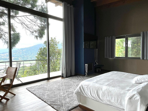 Excepcional Casa En Venta En Avándaro, Con Vista Al Lago.