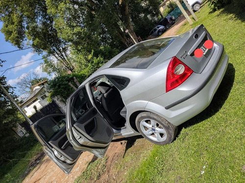 Ford Focus Sedan 4 Puertas