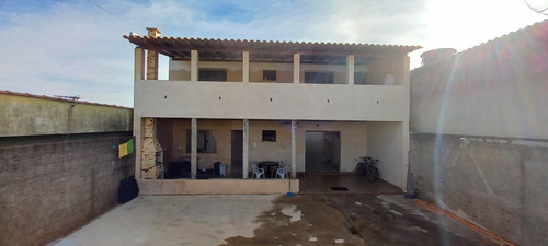 Casa 150m, 2 Quartos, 2 Banheiros, Cozinha, Lavanderia, Sala, Varanda, Terraço, 5+ Vagas