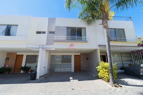 Casa En Venta En  Camino Real De Colima Condominio Pravia.