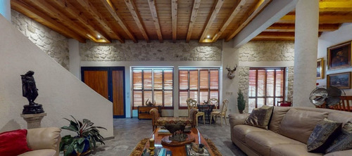 Preciosa Residencia En Misión San Jerónimo, Doble Altura, Jardín, 300 M2