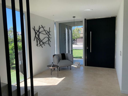 Imagen 2 de 30 de Casa - El Golf
