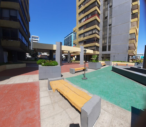 Departamento 3d2b, Piso 22 Con 2 Estacionamientos Y 1 Bodega