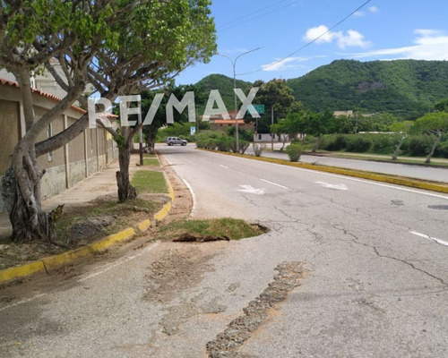 Re/max 2mil Vende, Terreno Con Bienhechuría, Guatamare, Arismendi, Isla De Margarita.
