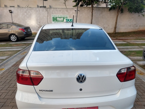 Volkswagen Voyage 2015 1.0 Trendline Total Flex 4p