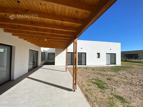 Imagen 8 de 25 de Casa En Venta En El Canton - Maroto Propiedades