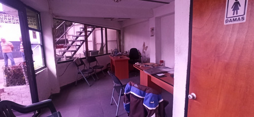Imagen 6 de 6 de Venta De Galpón Con 12 Cuartos De Deposito