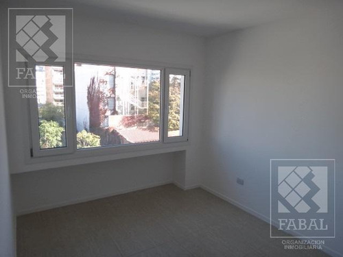 Imagen 7 de 11 de Oficina Alquiler Centro, 45 M2 Con 1 Privado, Cocina, Baño Y Balcón