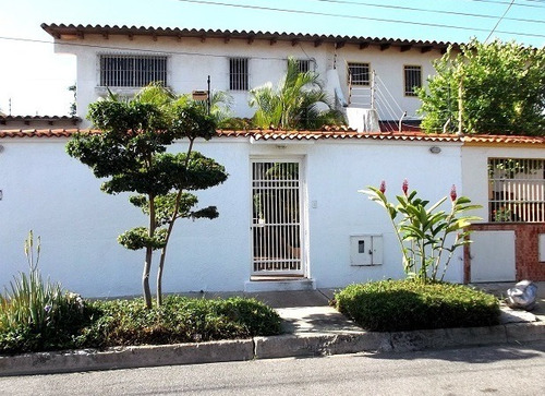 Imagen 1 de 20 de Casa Quinta En Venta. Lechería.