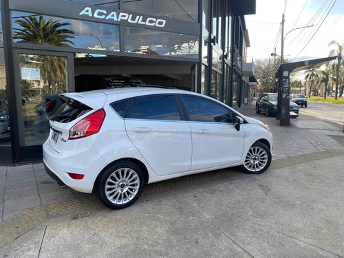 Imagen 14 de 18 de Ford Fiesta Kinetic Design 2015 1.6 Titanium 120cv