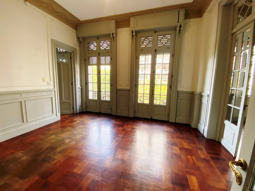 Alquiler - Apartamento U Oficina Reciclada, 348m2 En El Centro - 18 De Julio Y Plaza Cagancha
