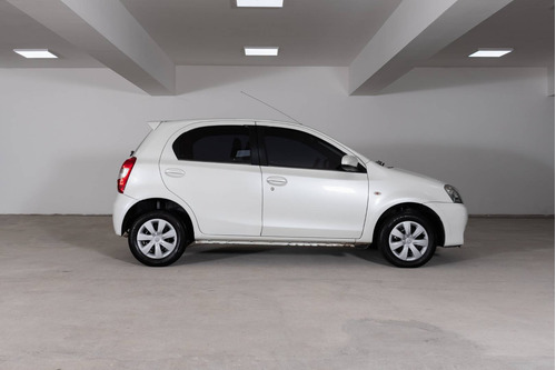 Imagen 7 de 18 de Toyota 2015 Etios 1.5 5 Ptas Xs