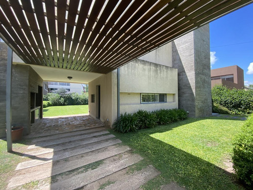 Casa De 3 Dormitorios En Venta Con Parrillero -aldea Fisherton