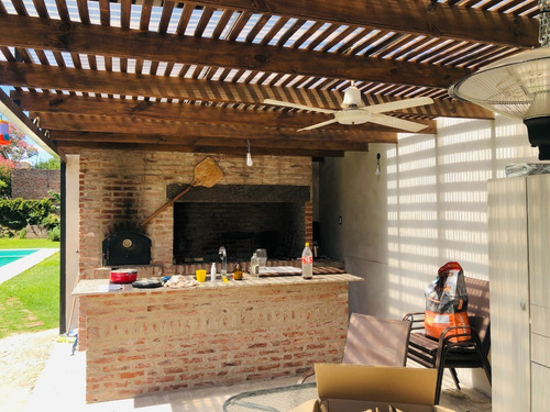 Imagen 10 de 15 de Casa Con Jardín Y Pileta En José C. Paz
