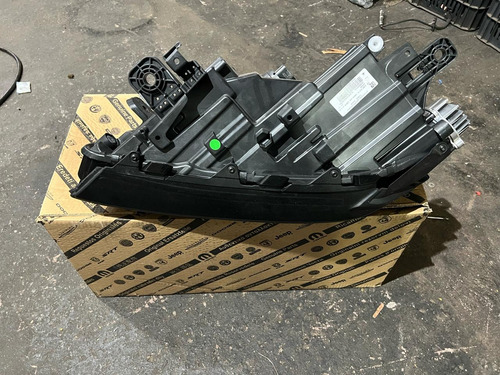 Farol Esquerdo Rampage Laramie 2023 2024 52200724 Original