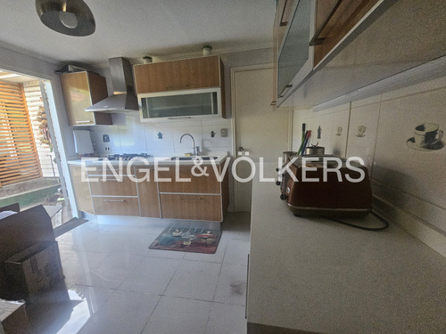 Casa Con Excelente Ubicación En Santo Domingo, Cerca De Todo