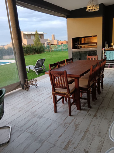 Hermosa Casa Nueva Con Gran Parque Y Piscina