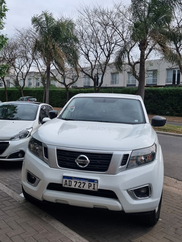 Nissan Frontier 3.2 Cabina Doble 4x2 Con Cámara Trasera Y Pa