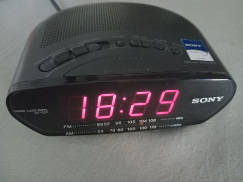 Radio Reloj Despertador. Marca Sony,  Mod Icf-c211. Funciona