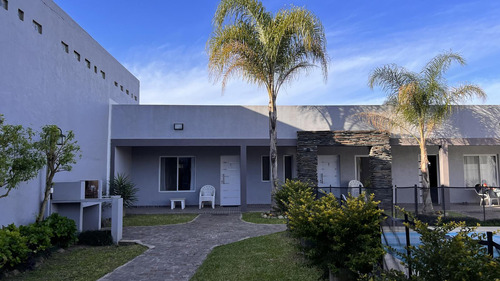 Complejo En Pueblo Liebig Con Piscina
