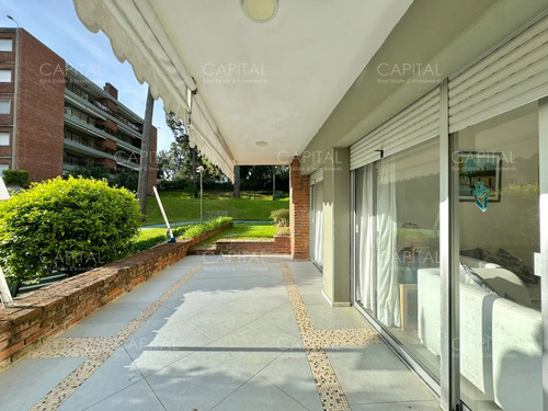 Apartamento En Venta De Tres Dormitorios Cerca Del Mar