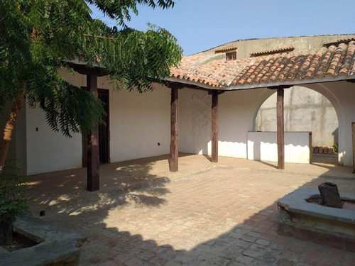 Imagen 1 de 6 de Local Comercial En Venta Con Estilo Colonial En El Centro De Coro 22-8481 04126887776