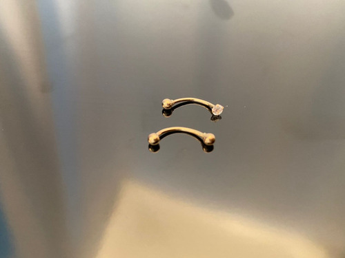 Imagem 3 de 6 de Piercing De Umbigo Bola E Zircônia Branca Em Ouro 18k