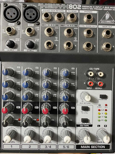 Mesa De Som Behringer Xenyx 802 Premium Canais Usada