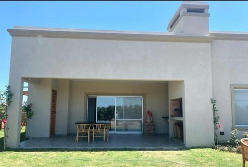 Imagen 2 de 12 de Casa En Alquiler - Pilar