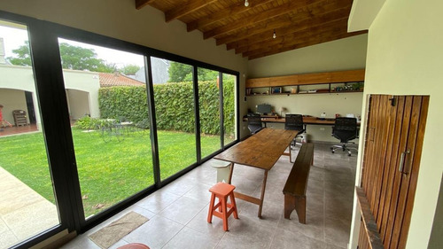 Casa Con Pileta Y Estudio - Gonnet - 4 Cuadras Rep. Niños