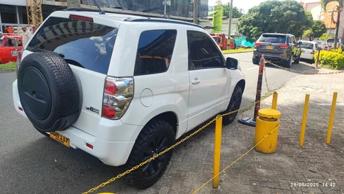 Suzuki Grand Vitara 3 ptas automático 4x4 2.4