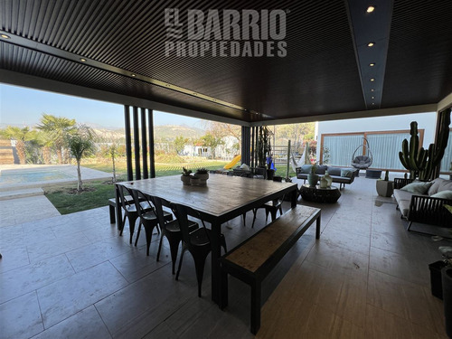 Casa En Venta De 4 Dorm. En Colina