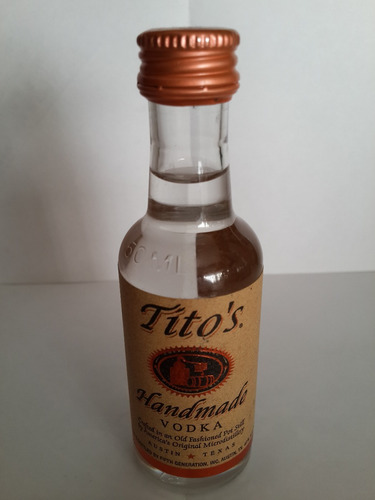 Botellita Miniatura Tito´s Handmade Vodka 50cc Texas Plast.