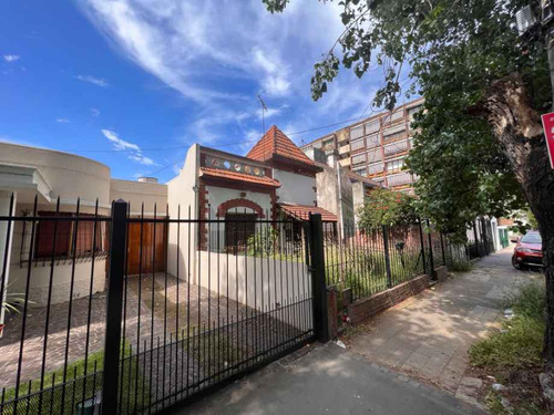 Chalet En Venta En Castelar Sur