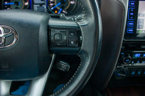 Imagem 9 de 15 de Hilux Sw4 Srx 2.8 4x4 2016 | 7 Lugares |