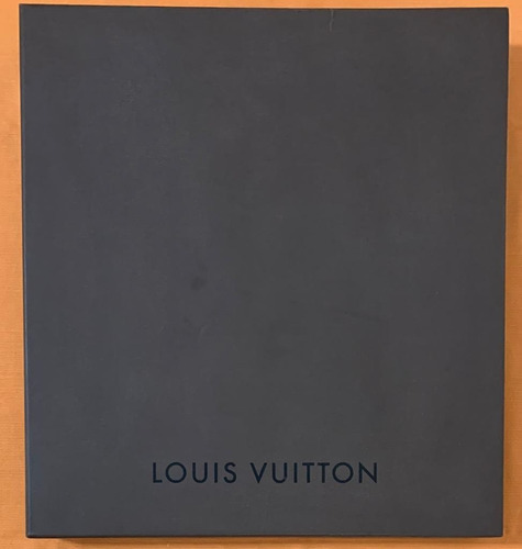 Caixa Grande Louis Vuitton. Original. Medidas: 45m X 49cm.