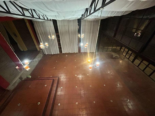 Casona Con Salón De Eventos