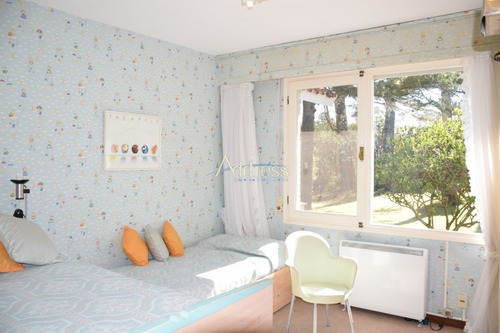 Casa En Country, 4 Dormitorios *- Ref: 3163